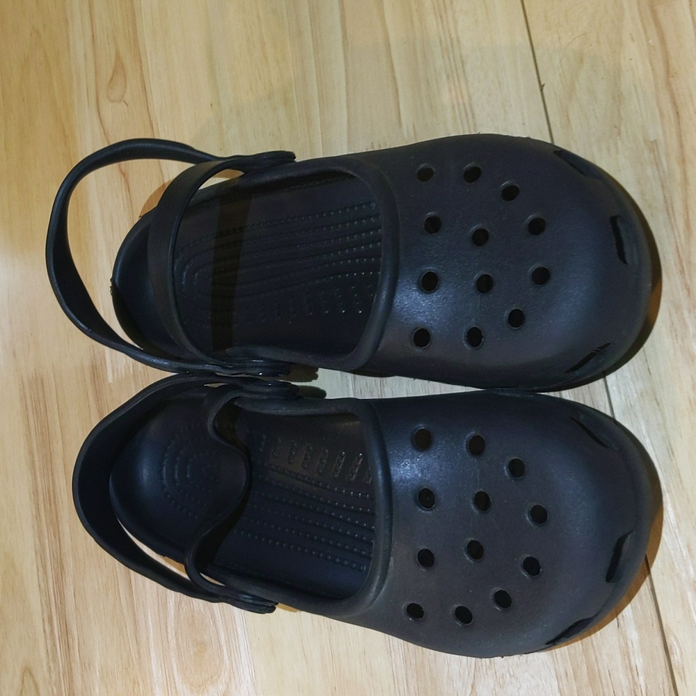 Women's croc size 8 black